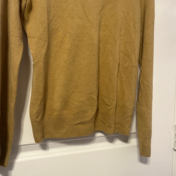 🔥3/$15 SagHarbor | Tan Trutleneck Sweater - Picture 4 of 5
